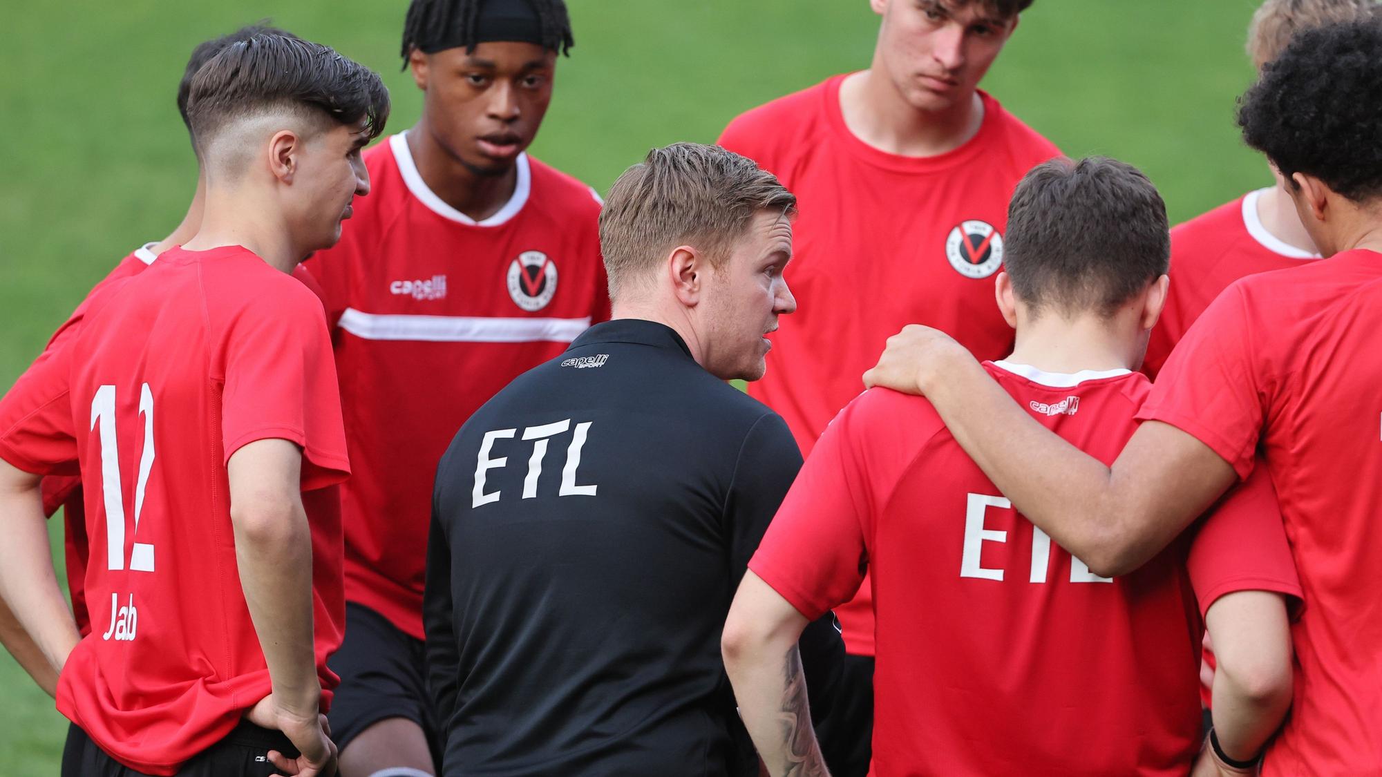 Mittelrhein Pokalfinale der A-Junioren,
1.FC Köln U19 vs. Viktoria Köln U19, Mitte: Trainer Marian Wilhelm (Viktoria), 18.05.2022, Bild: Herbert Bucco