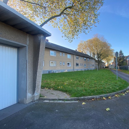 Mieter beklagen den schlechten Zustand ihrer Siedlung in Köln-Immendorf. Foto: Milden