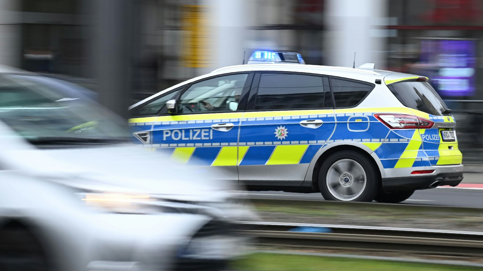 Ein Einsatzfahrzeug der Kölner Polizei (Symbolfoto)