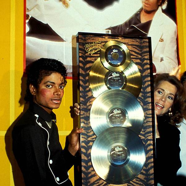 Michael Jackson and Jane Fonda at the Platinum status presentation for his Thriller album on February 25, 1983 1980 PUBLICATIONxNOTxINxUSA Copyright: xRalphxDominguez/MediaPunchx