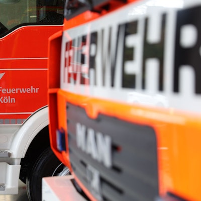 Autos mit Emblem der Feuerwehr Köln