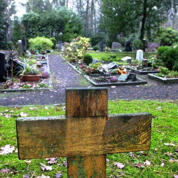Gräber auf dem städtischen Leichlinger Friedhof Kellerhansberg.