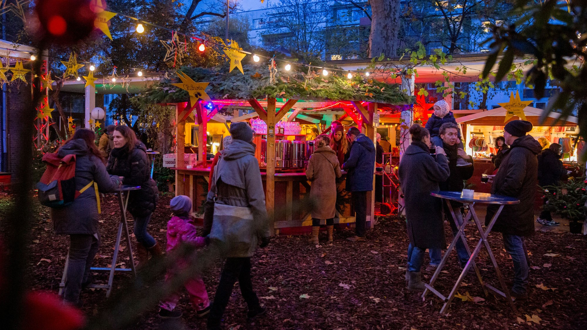 Der Weihnachtsmarkt im Hof der Lutherkirche.