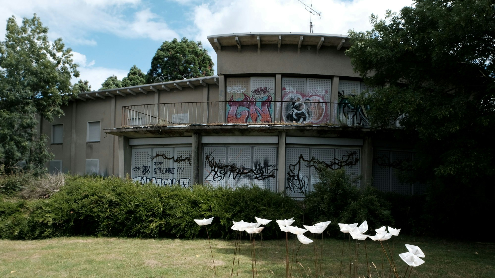 Das Foto zeigt das Ulrich-Haberland-Haus im Schlosspark Stammheim.