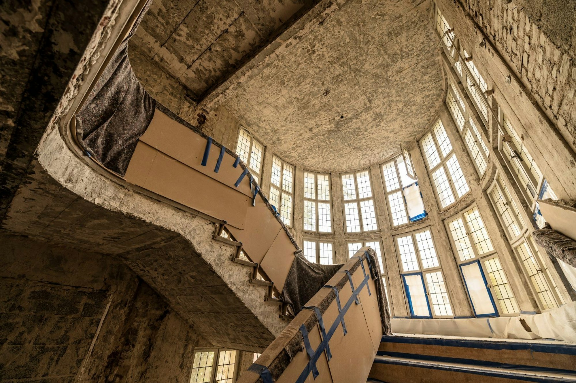 Ein Treppenhaus, das die Bauarbeiter für den Neubau vorbereitet haben.