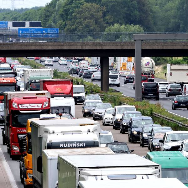 Reiseverkehr, Bundesautobahn A4 im Bereich zwischen Kreuz Köln-West und Klettenberg zum Ferienbeginn in NRW.