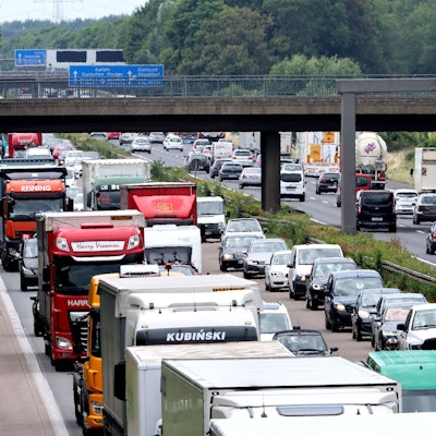 Reiseverkehr, Bundesautobahn A4 im Bereich zwischen Kreuz Köln-West und Klettenberg zum Ferienbeginn in NRW.