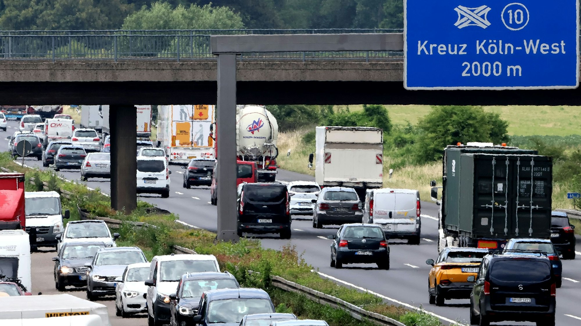 Reiseverkehr, Bundesautobahn A4 im Bereich zwischen Kreuz Köln-West und Klettenberg zum Ferienbeginn in NRW.