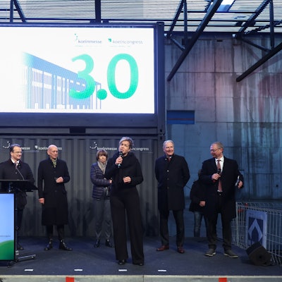 Die Koelnmesse lädt zum Richtfest der neuen Kongress- und Eventlocation Confex ein.
Stellvertretende Ministerpräsidentin Mona Neubaur
Foto: Martina Goyert