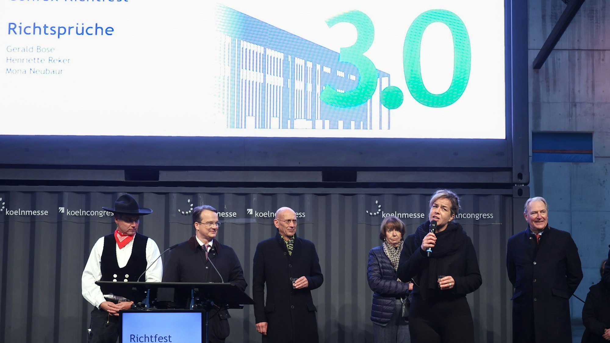 Die Koelnmesse lädt zum Richtfest der neuen Kongress- und Eventlocation Confex ein.
Stellvertretende Ministerpräsidentin Mona Neubaur
Foto: Martina Goyert