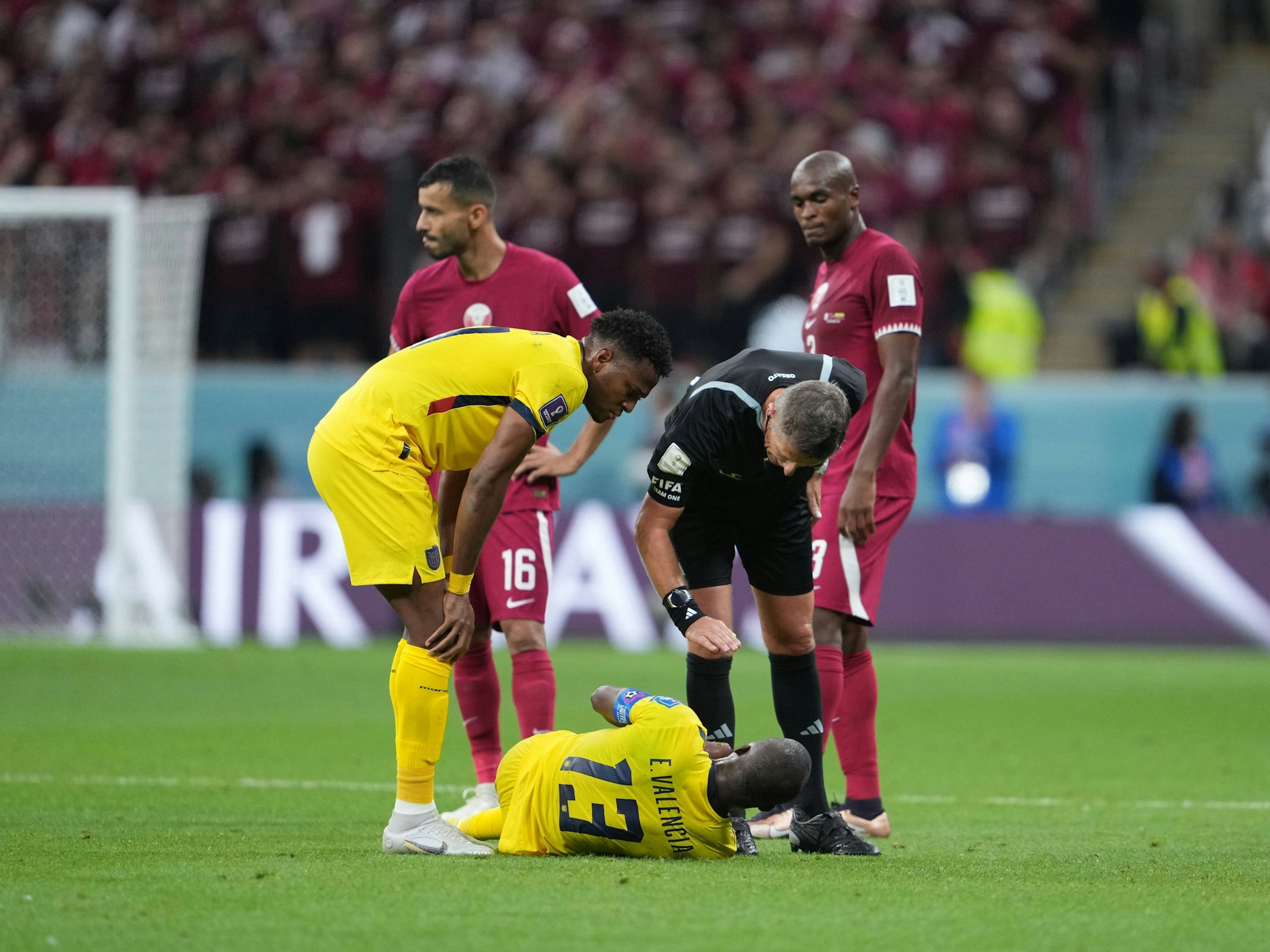 Bandenwerbung von Qatar Airways bei der Fußball-Weltmeisterschaft.