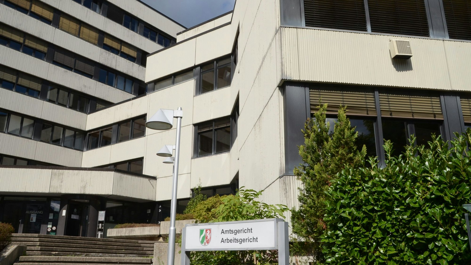 Der Eingang zum Amtsgericht in Siegburg.