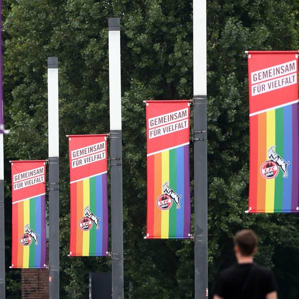 Beflaggung auf dem Oskar-Rehfeldt-Weg (Stadion Vorwiesen): Regenbogenfahne mit Geißbock drauf. Bild: Herbert Bucco