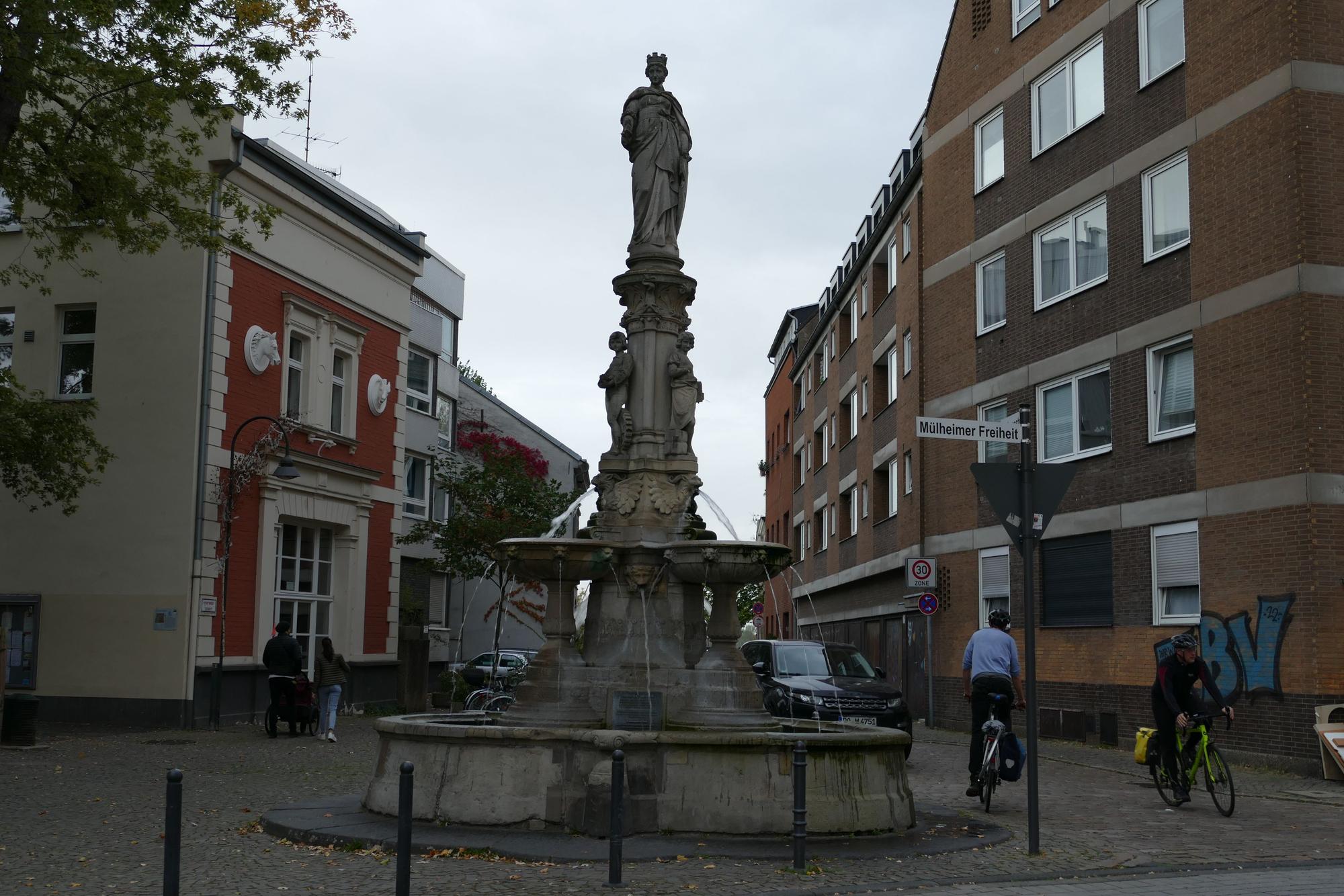 Mülheimia-Brunnen, Mülheimer Freiheit