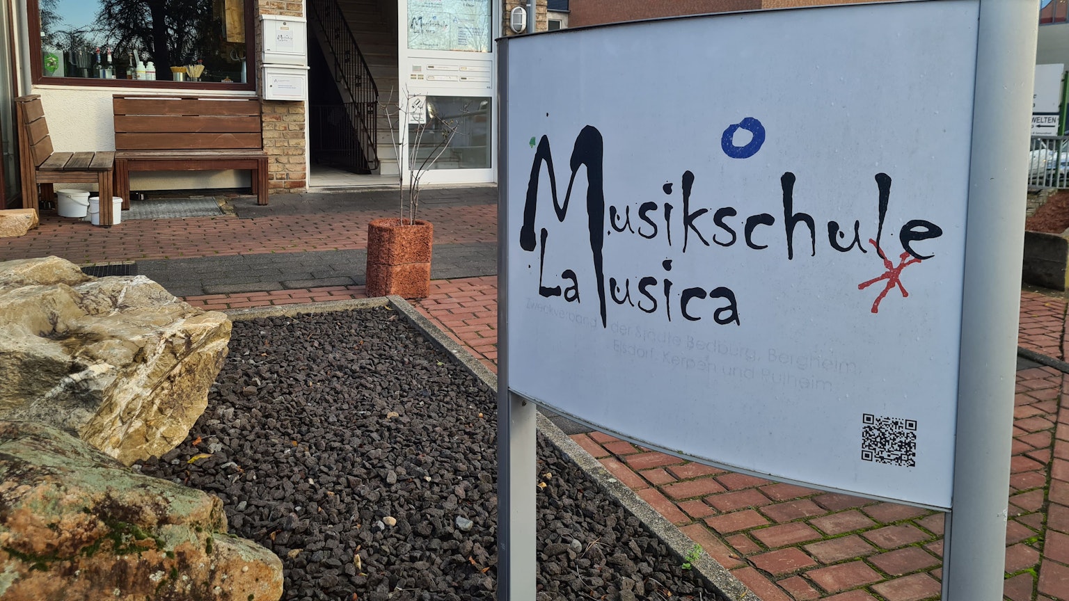 Das Werbeschild der Musikschule La Musica.