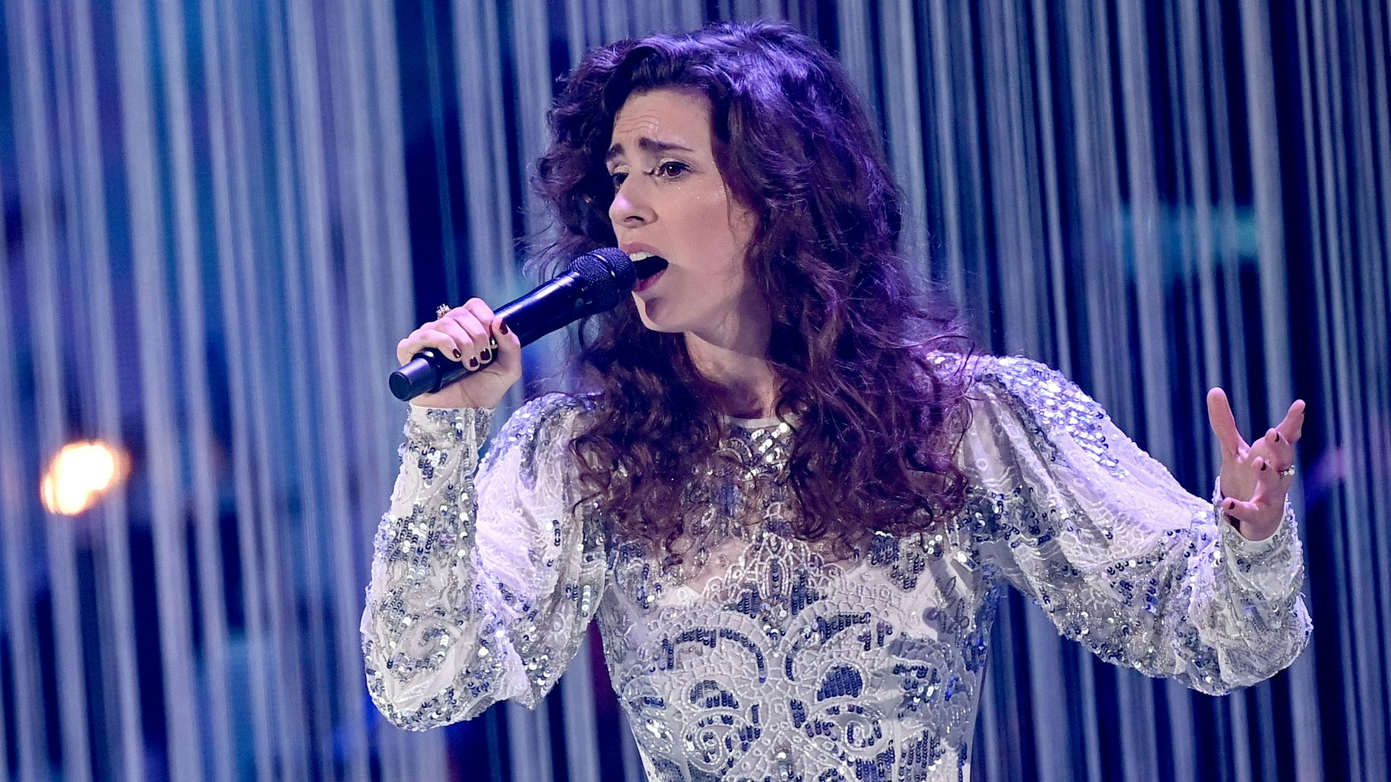 Die Teilnehmerin Ann Sophie Dürmeyer steht beim Viertelfinale der Fernsehshow The Voice of Germany auf der Bühne.