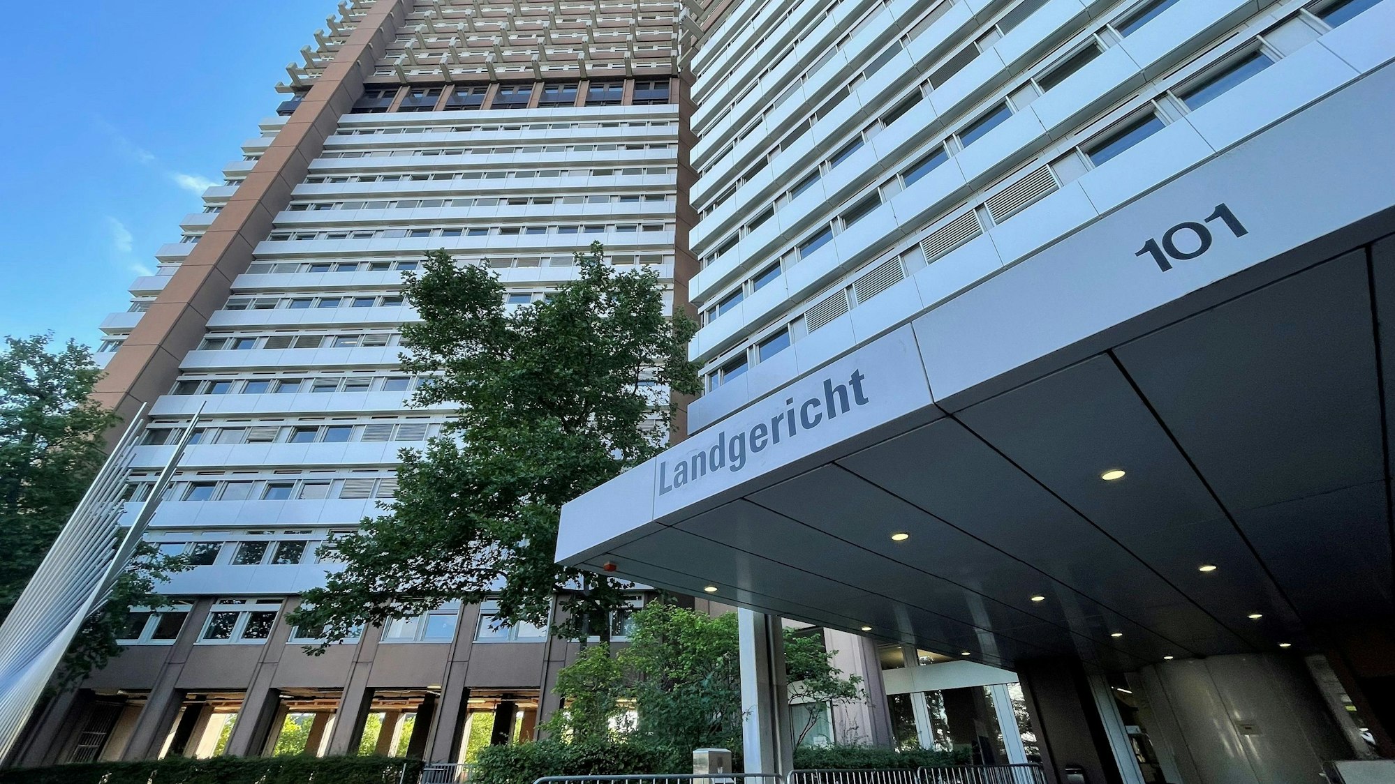 Blick auf das Landgerichtsgebäude in Köln