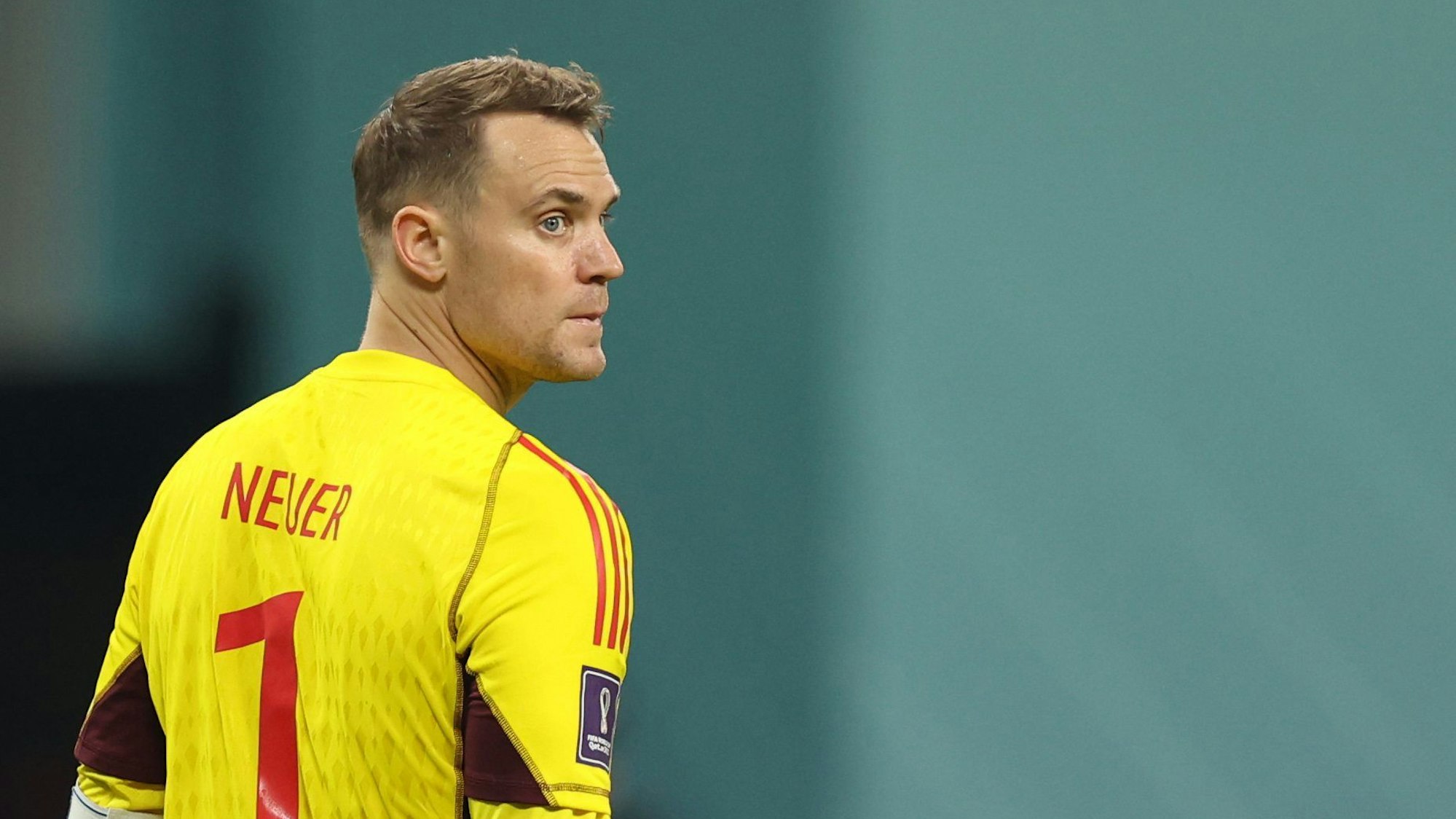Deutschlands Torwart Manuel Neuer schaut nach dem Spiel frustriert.