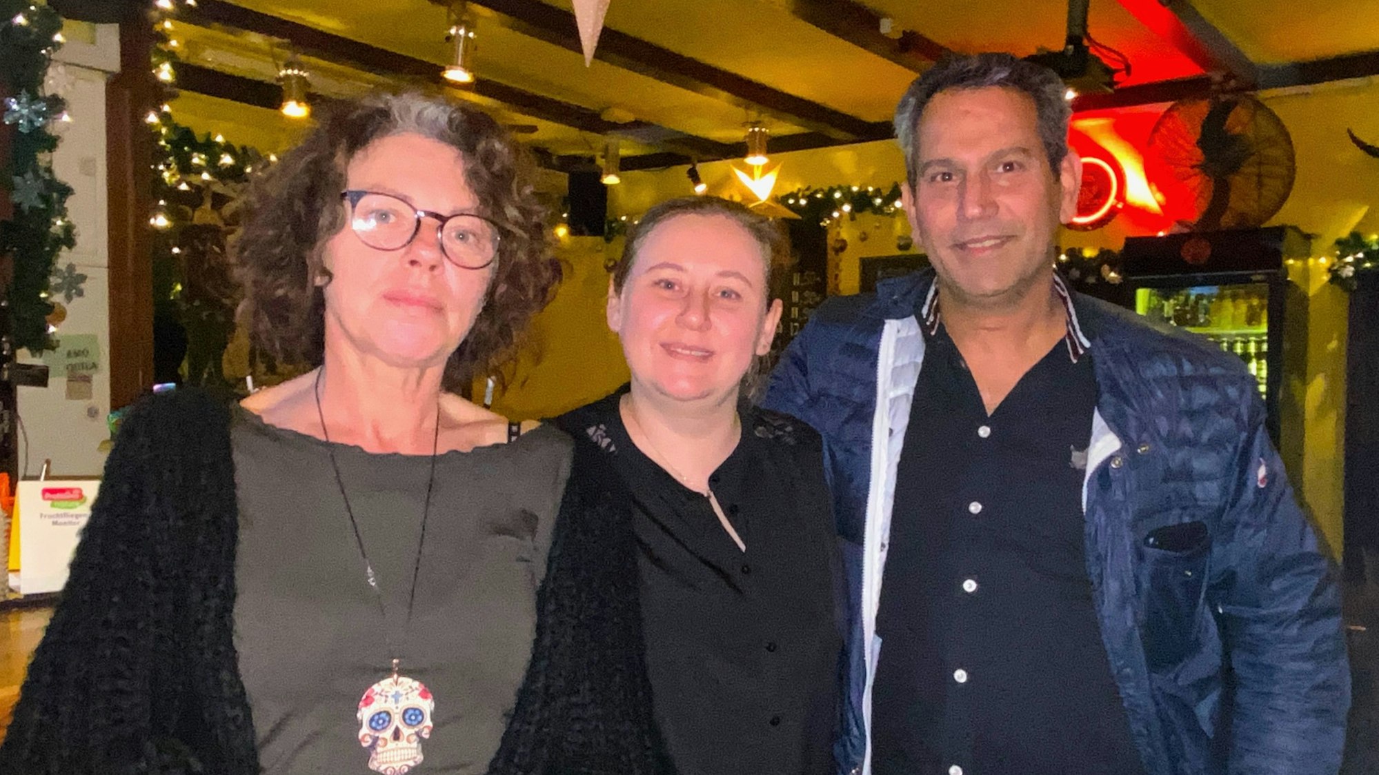 Das Bild zeigt Alexandra Wostal, Marta Dziedzil und Asif Guggar (von links).