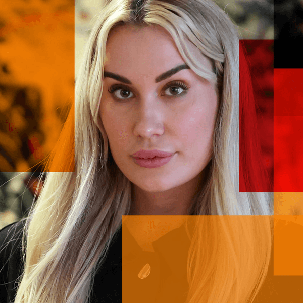 Die Kölner Musikerin Sarah Bora