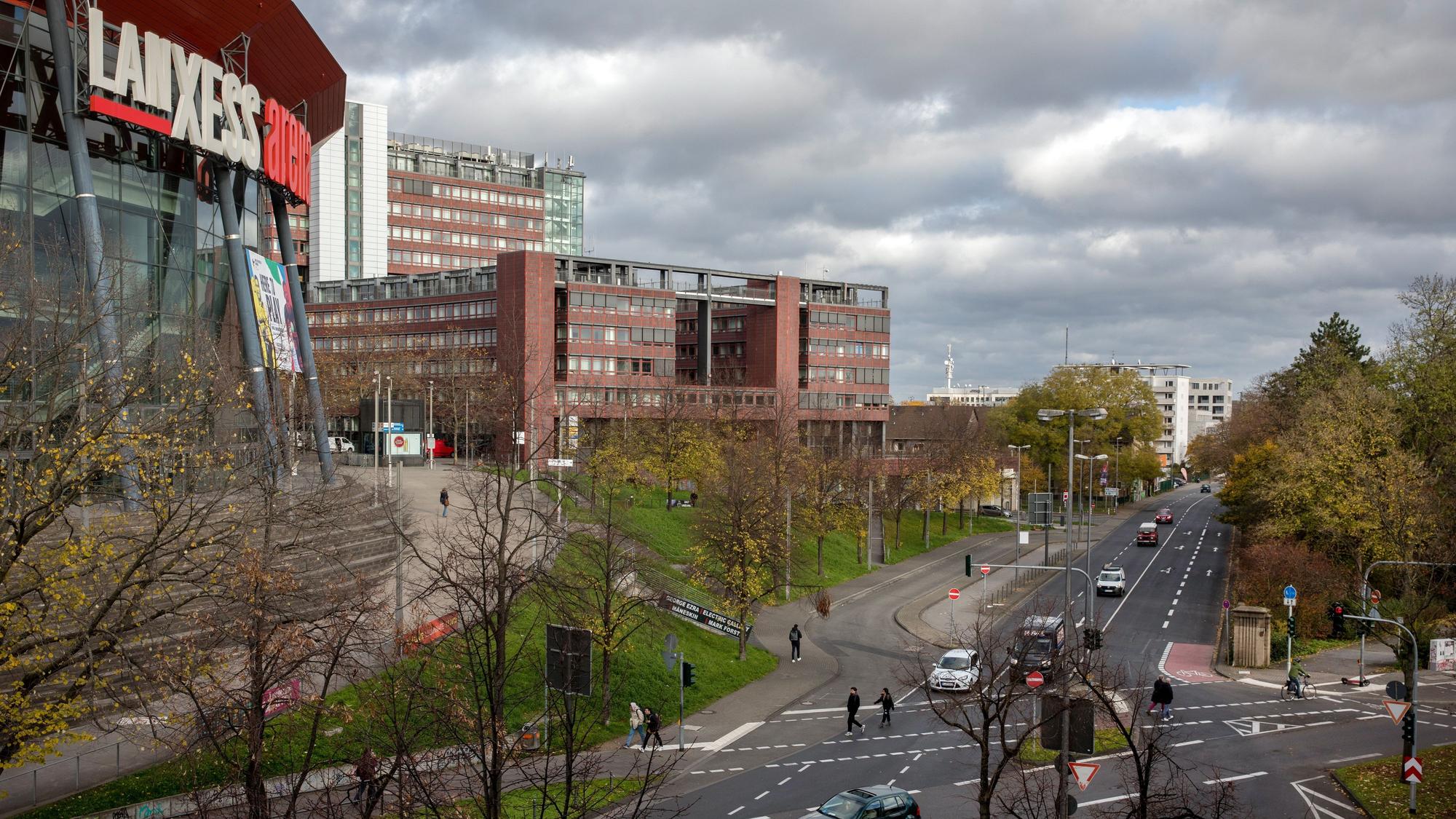 Die Gummersbacher Straße in Köln-Deutz an der Lanxess-Arena.