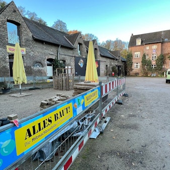 Naturgut Ophoven mit Hochwasserschäden, Sanierung und Erweiterungsbau ab 2024 sollen 27 Millionen Euro kosten.