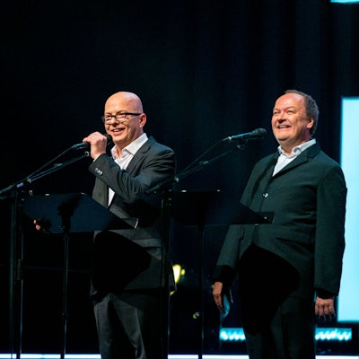 24.11.2022, Köln: Andreas Fröhlich Jens Wawrczeck und Oliver Rohrbeck sind die Sprecher. Die Drei Fragezeichen wird als Bühnenshow in der Arena aufgeführt. Foto: Uwe Weiser