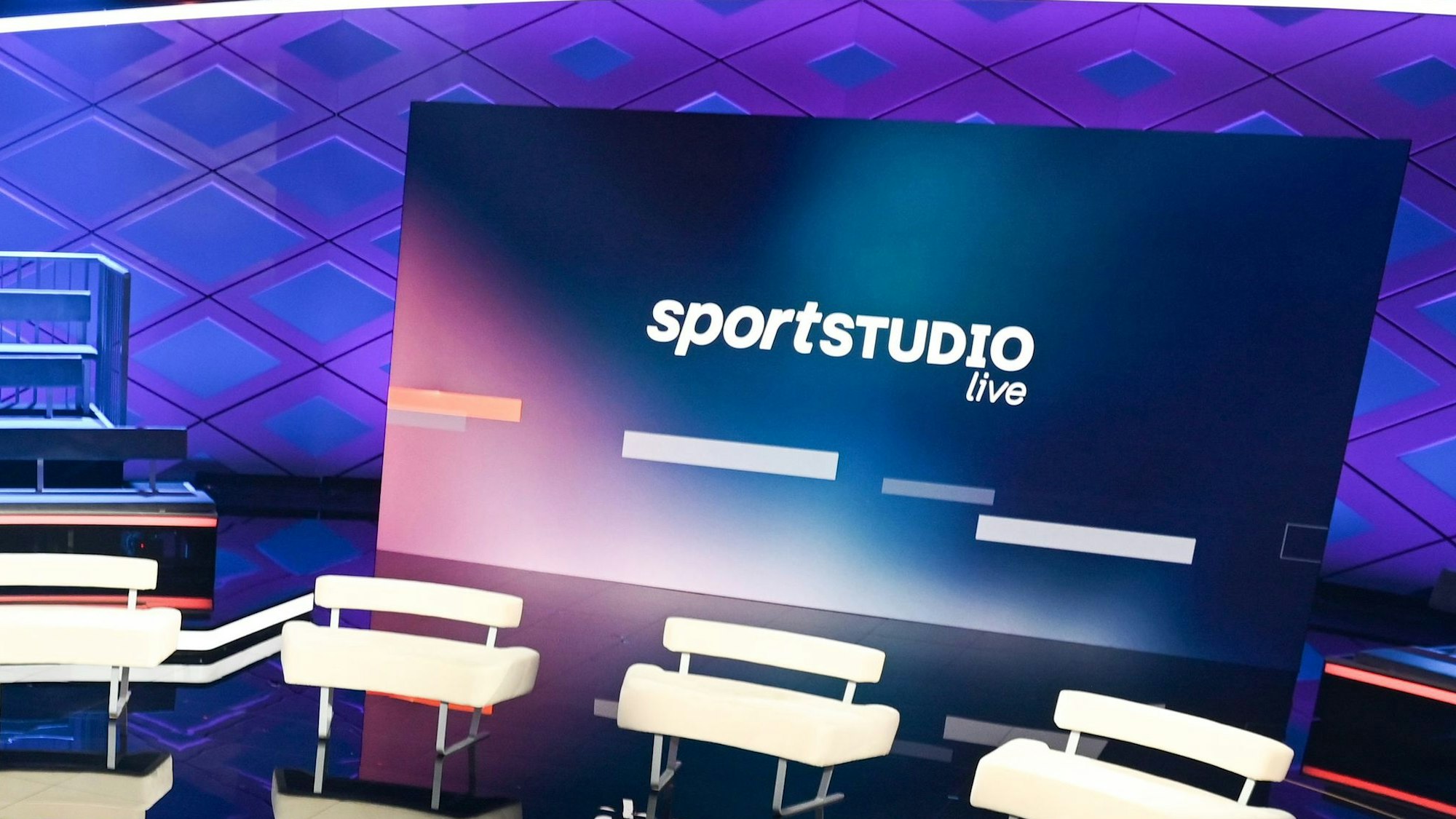 Das gemeinsame ARD-ZDF-WM-Studio für die Fußball-Weltmeisterschaft in Katar auf dem Gelände des Zweiten auf dem Mainzer Lerchenberg.