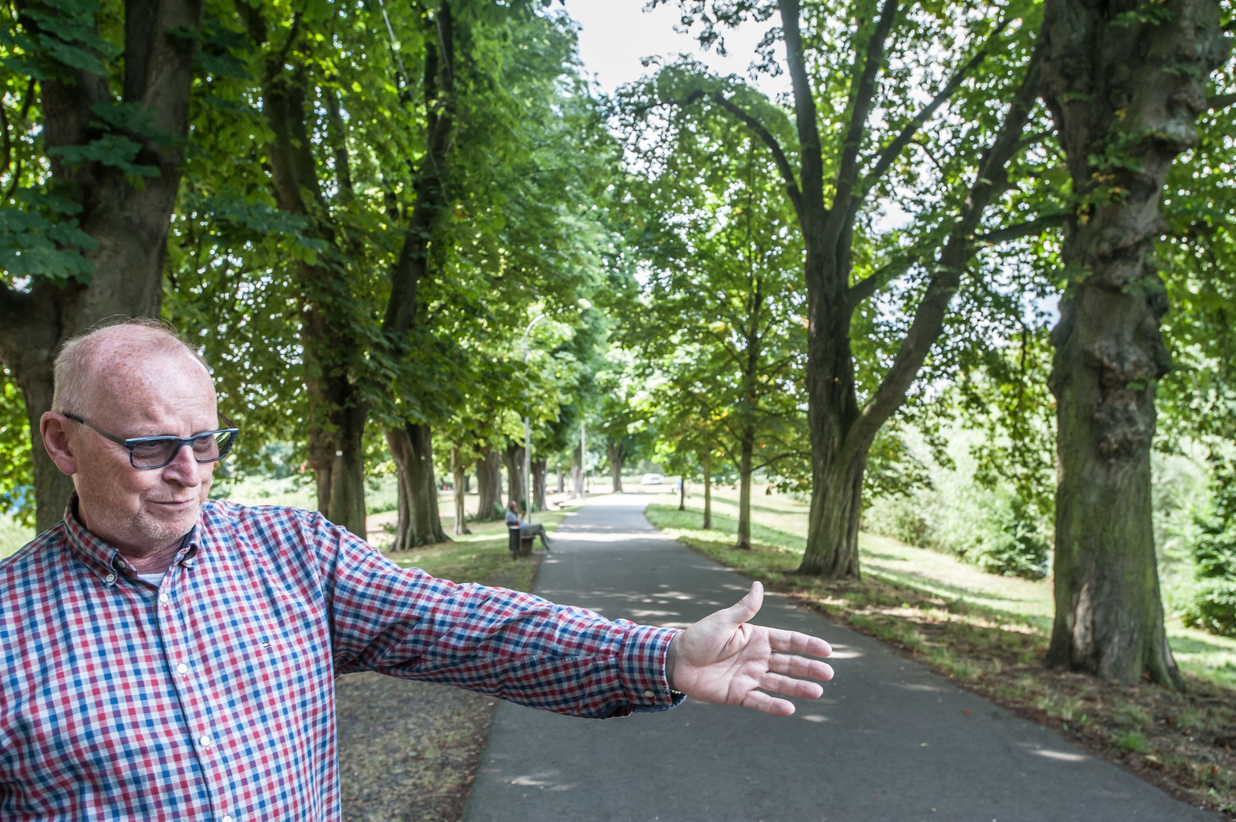 Bierbörsenveranstalter Werner Nolden auf der Kastanienallee in Opladen