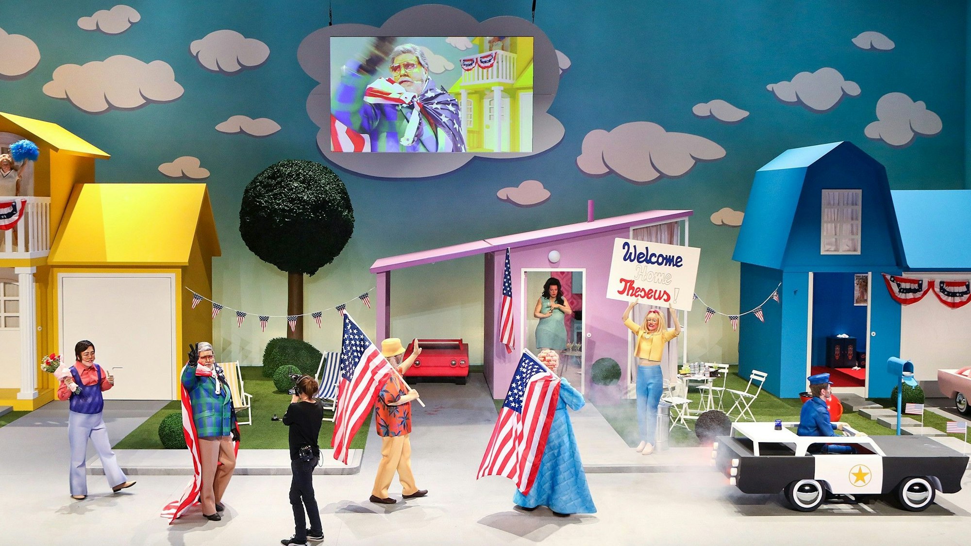 Phaedra
frei nach Seneca und Racine •
in einer Überschreibung von Thomas Jonigk
Regie: Ersan Mondtag
Regie: Ersan Mondtag
Künstlerischer Mitarbeiter: Alexander Naumann
Bühne & Video: Ersan Mondtag
Musikalische Einrichtung & Komposition: Beni Brachtel
Kostüme: Teresa Vergho
Licht: Jan Steinfatt
Dramaturgie: Sarah Lorenz