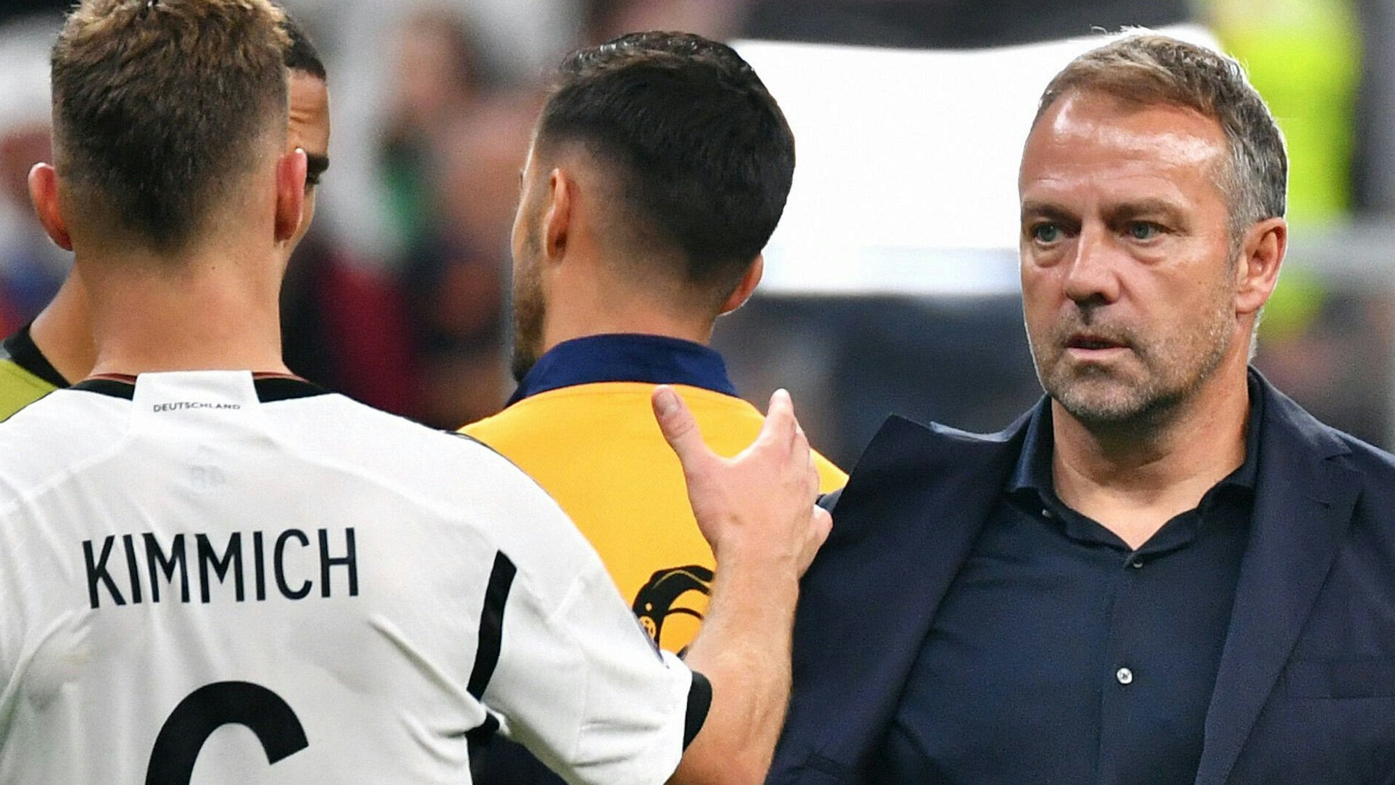 Bundestrainer Flick und Mittelfeldspieler Joshua Kimmich