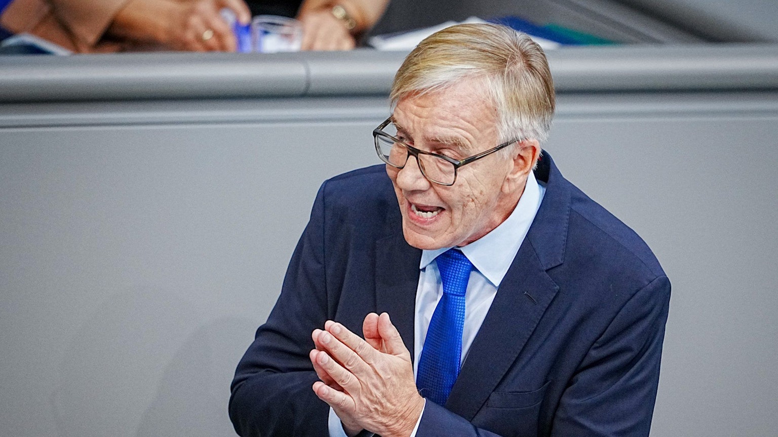 Dietmar Bartsch, Fraktionsvorsitzender der Partei Die Linke, spricht im Bundestag an der Generaldebatte der Haushaltswoche.