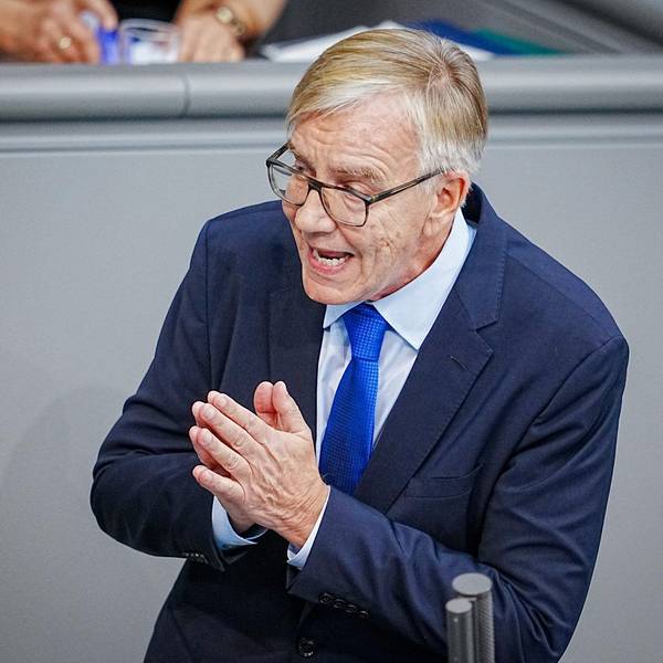 Dietmar Bartsch, Fraktionsvorsitzender der Partei Die Linke, spricht im Bundestag an der Generaldebatte der Haushaltswoche.
