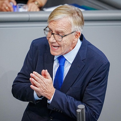 Dietmar Bartsch, Fraktionsvorsitzender der Partei Die Linke, spricht im Bundestag an der Generaldebatte der Haushaltswoche.