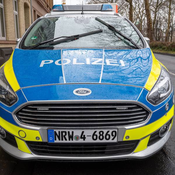 15.02.2021, Köln: Einsatzfahrzeug der Köln Polizei. Kennzeichen NRW, Automarke Ford. Foto: Uwe Weiser