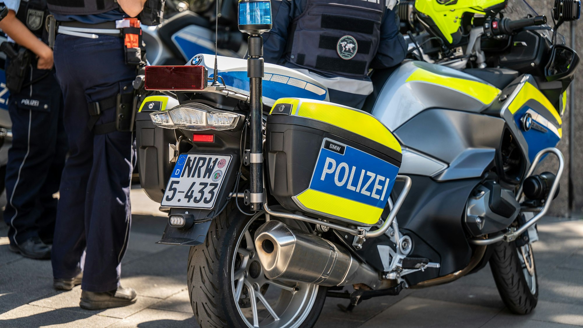 Polizeimotorrad im Einsatz.