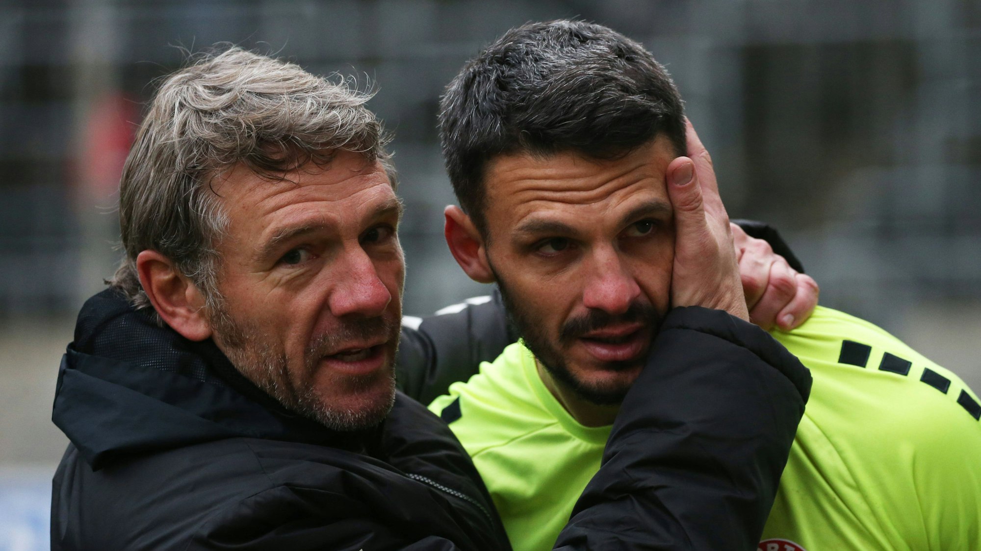 Regionallioga West, Saison 2022 - 2023, 17. Spieltag, 19.11.2022, Wuppertaler SV -- Fortuna Köln -- Markus von Ahlen Trainer Fortuna Köln / links und Andre Weis nach dem Spiel *** Regionallioga West, season 2022 2023, 17 matchday, 19 11 2022, Wuppertaler SV Fortuna Köln Markus von Ahlen coach Fortuna Köln left and Andre Weis after the match