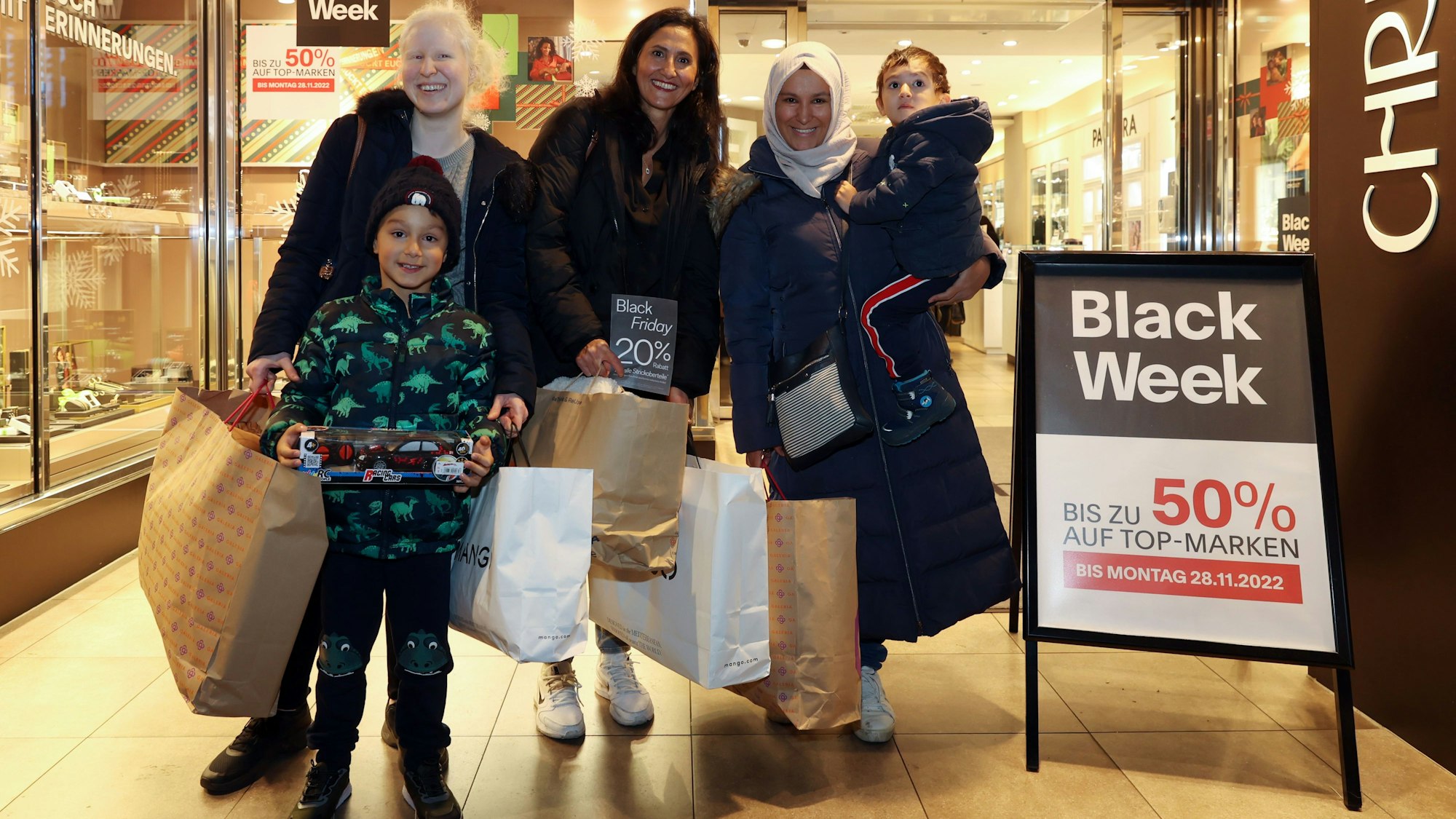 Familie Alper aus Aachen mit Studentin Sevilay (ganz links).