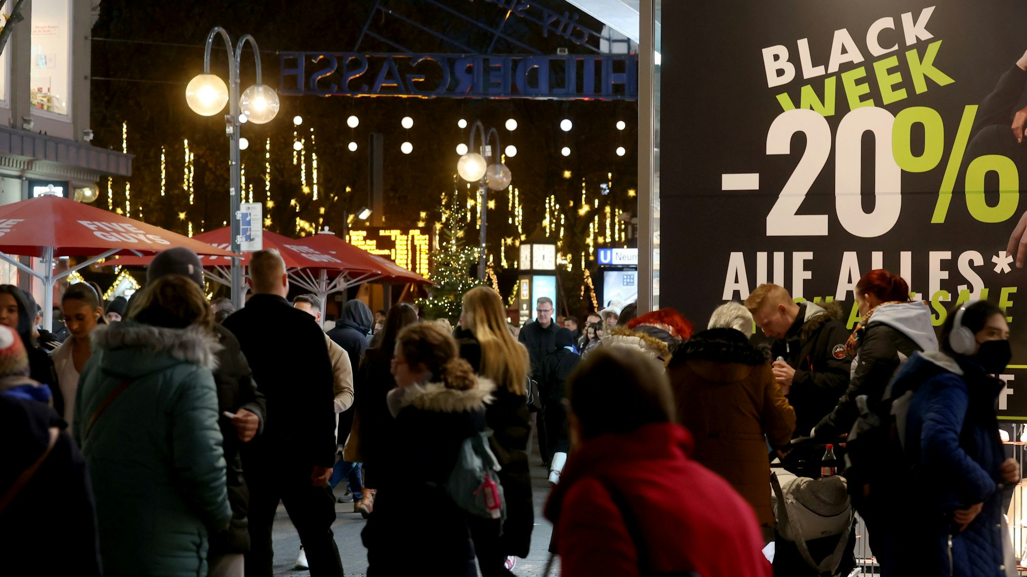 Shopping am 1. Adventswochenende auf der Kölner Schildergasse