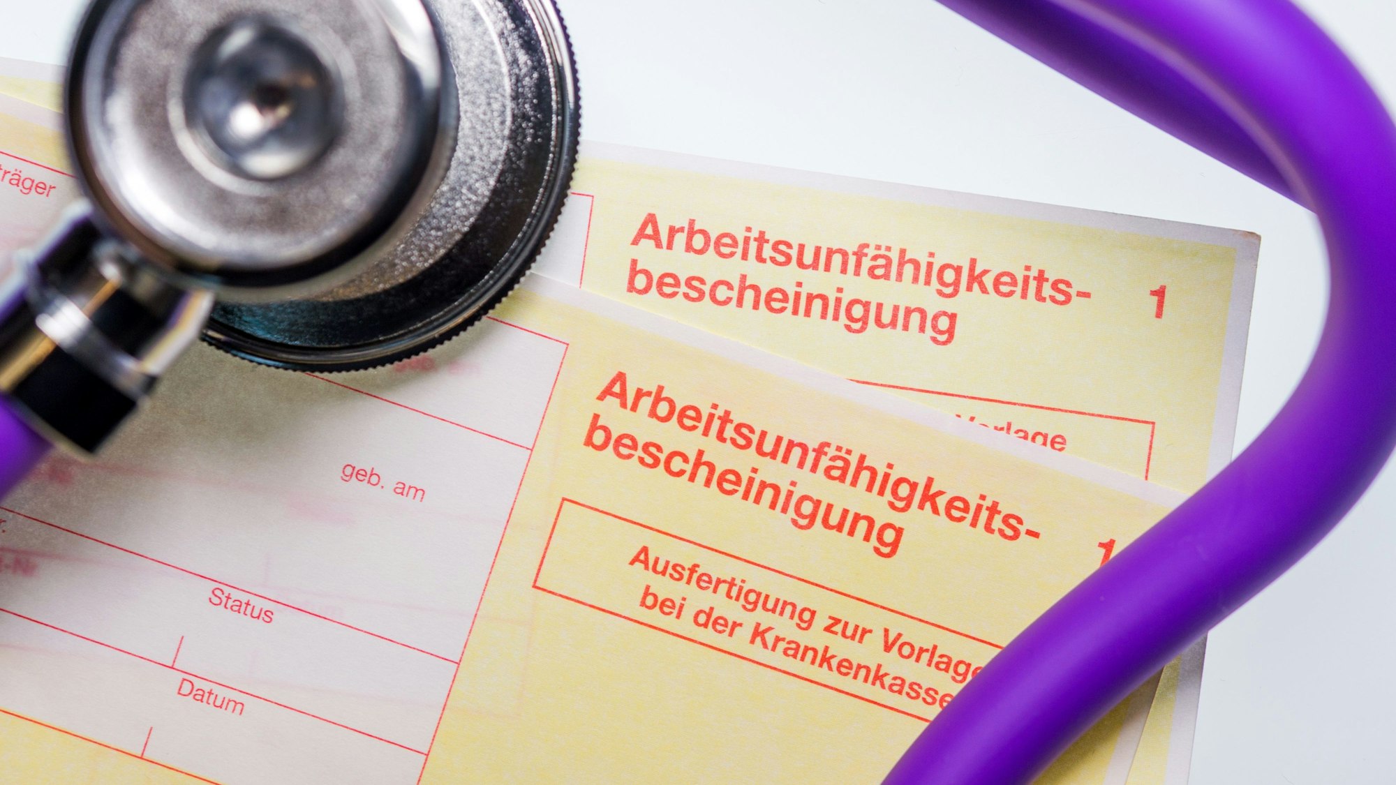 Ab dem 1. Januar wurde die elektronische Arbeitsunfähigkeitsbescheinigung (eAU) für Praxen, Krankenkassen und Arbeitgeber verpflichtend eingeführt.