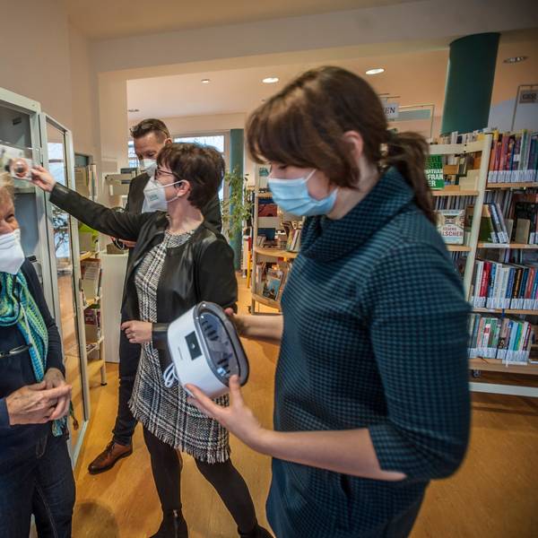 Leiterin Yulia Farbischewski mit Eva Scholand; Dirk Runge und Elke Reichert