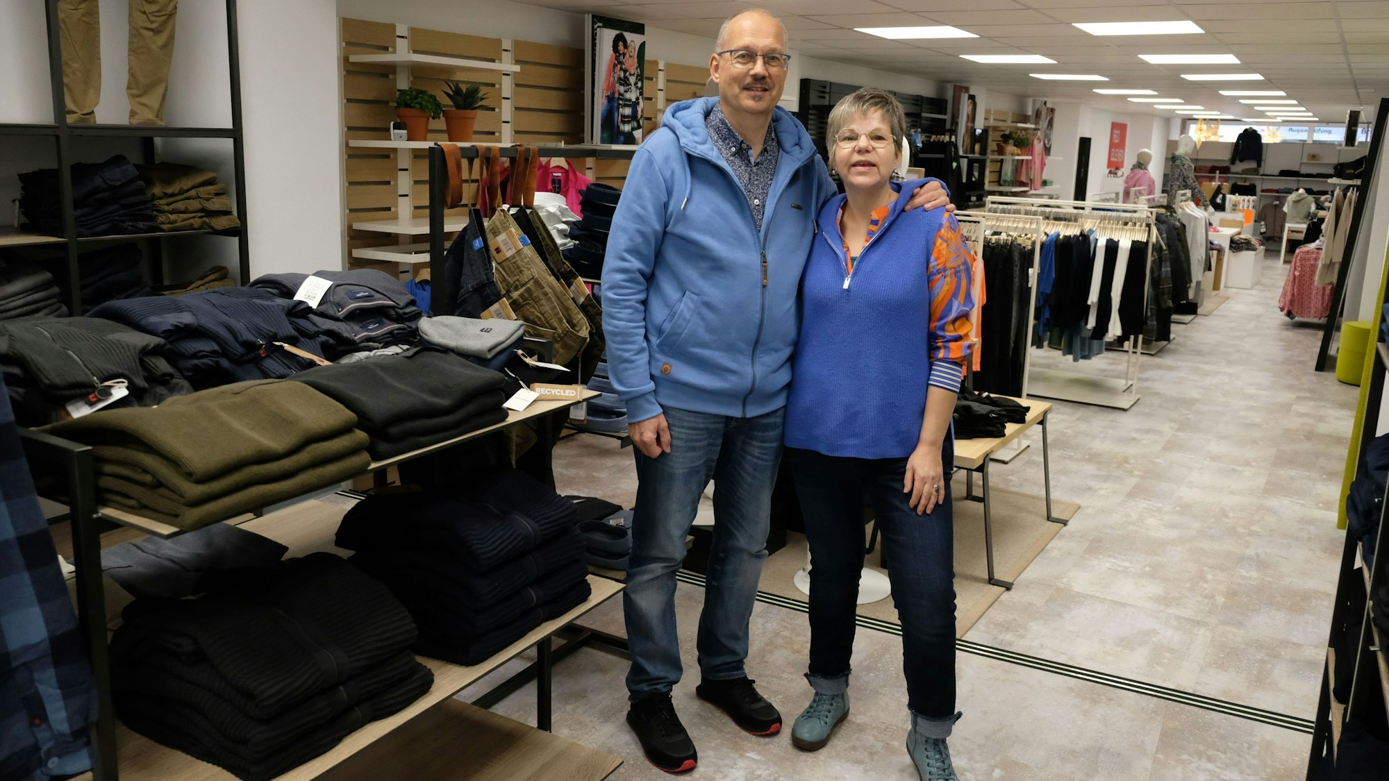 Jeans und Mode sind auch im neuen Geschäft von Jutta und Wolfgang Riecker zu finden.