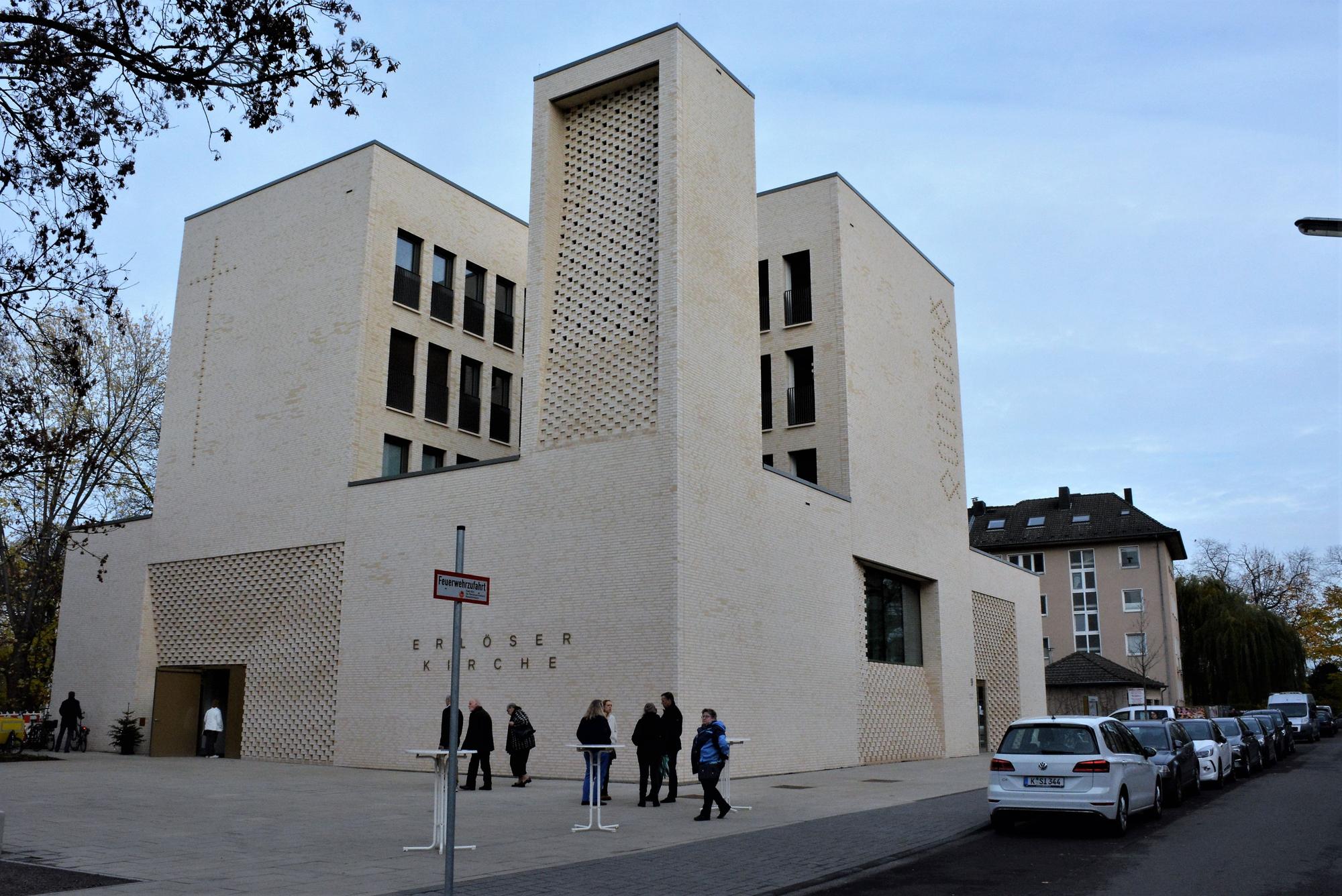 Das Gebäude der neuen Erlöserkiche in Köln-Weidenpesch.