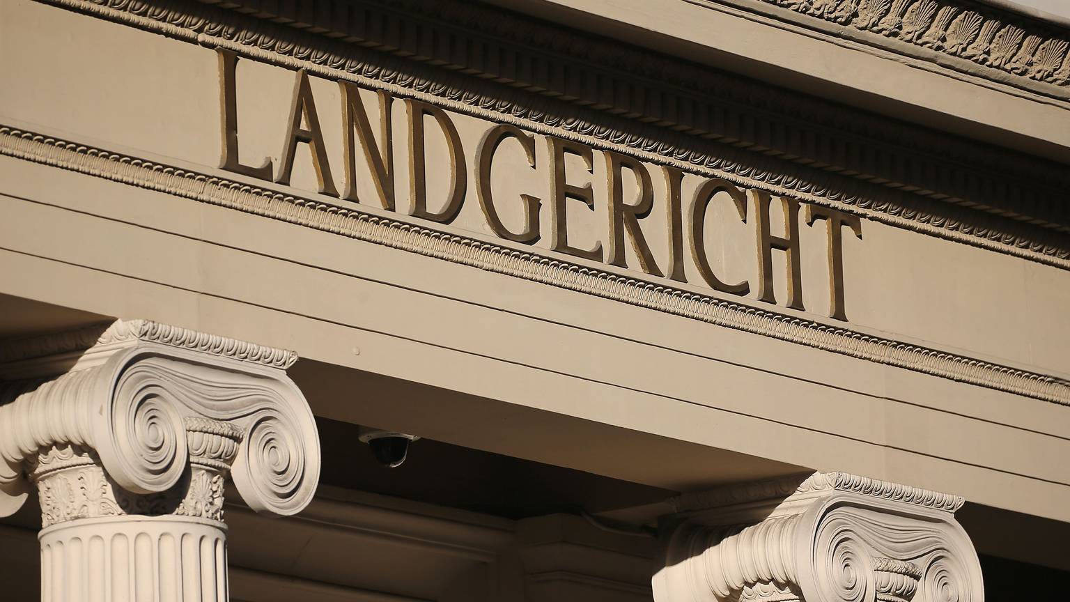 Der Eingang des Landgerichts in Bonn.