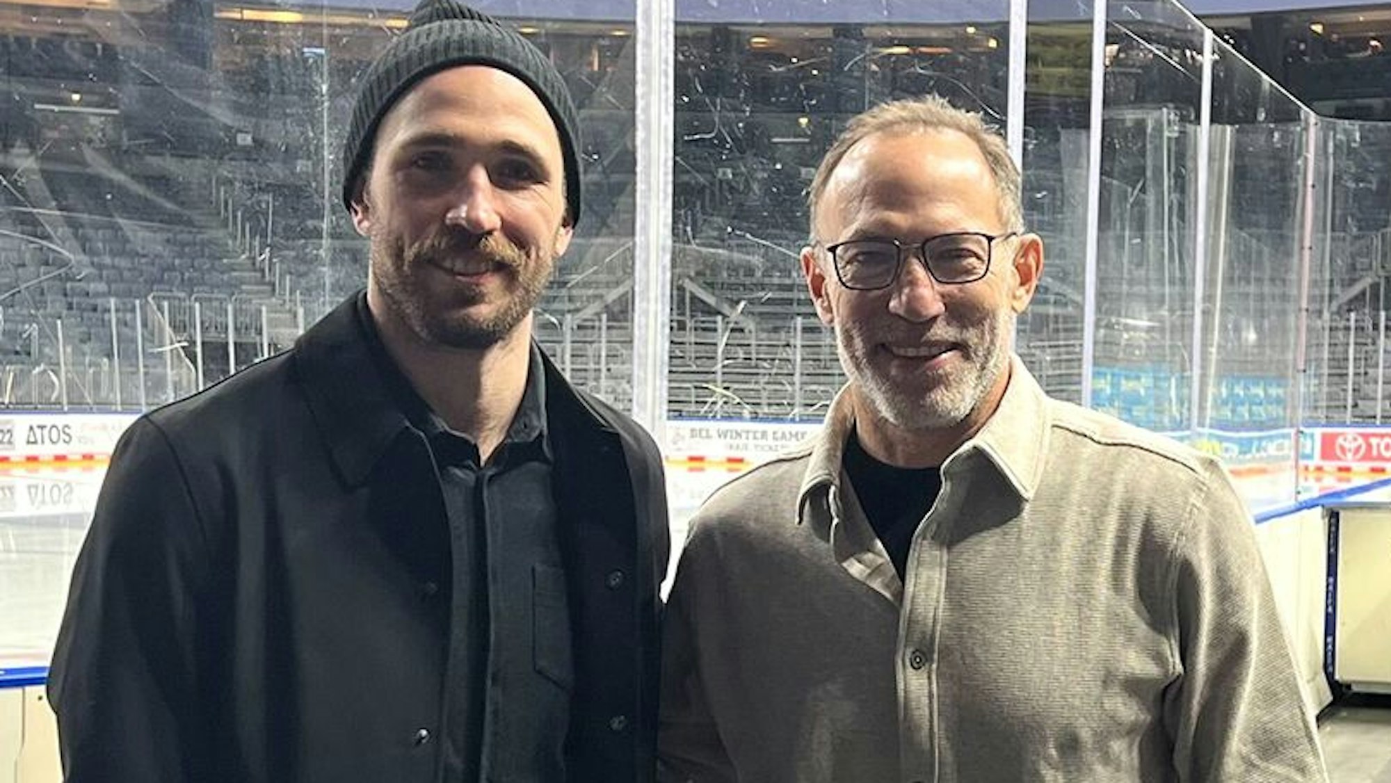 Haie Stürmer Landon Ferraro mit Vater Ray in der Lanxess-Arena