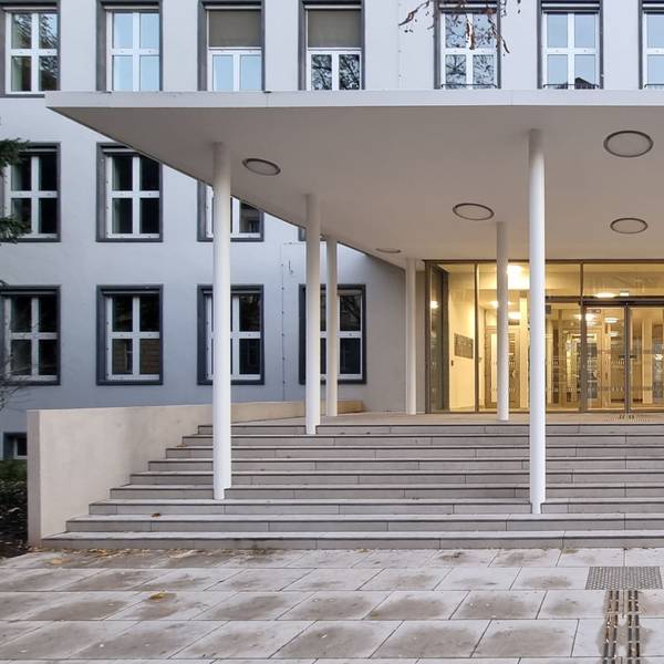 Haupteingang des Arbeitsgerichts in Köln