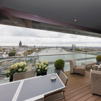 Blick aus einer Kranhaus-Wohnung im 17. Stock