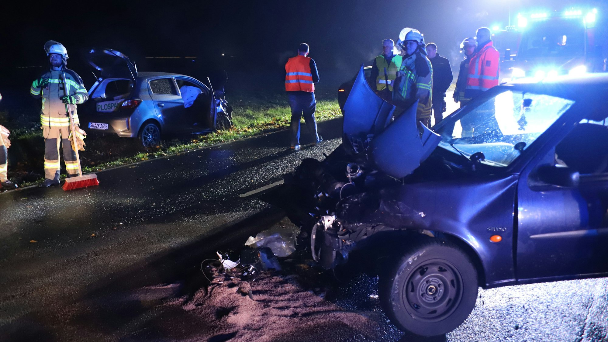 Bei einem Unfall auf der Breidter Straße in Lohmar wurden drei Menschen leicht verletzt.