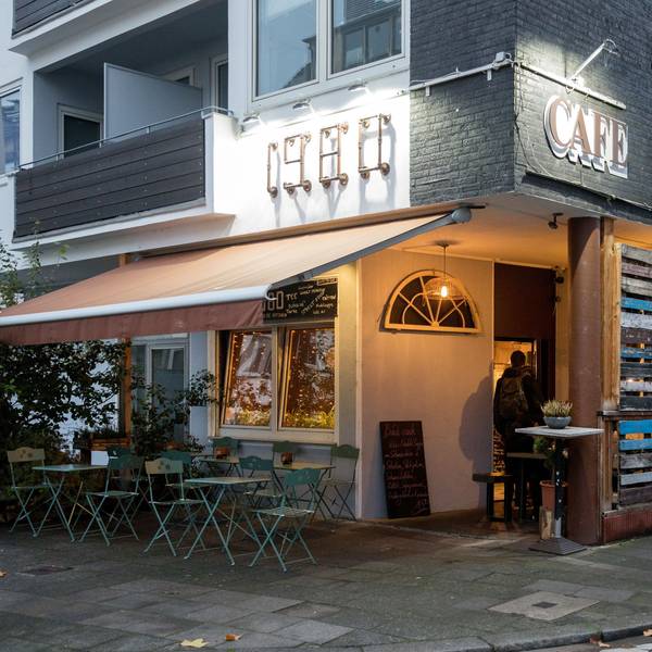 Die Front des Café 1980 in Köln