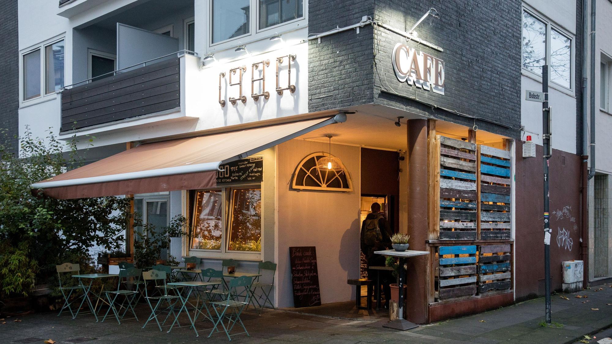 Die Front des Café 1980 in Köln